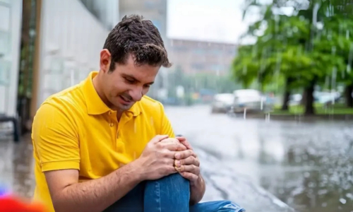Monsoon and Joint Pain: How Weather Affects Your Knees and Shoulders