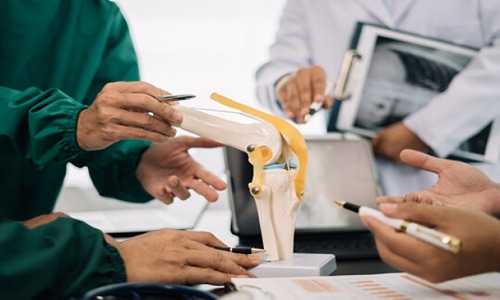 What Are the Best Indications for Seeing a Knee and Shoulder Surgeon in Bangalore?